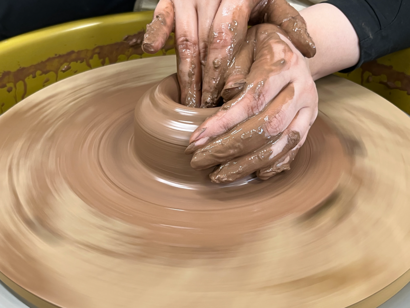 Production of pieces on the pottery wheel