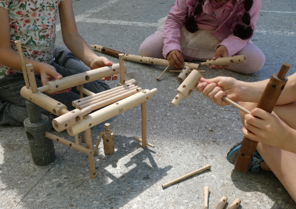 DOt.              crafted-systems for creative play