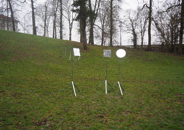 eyeing the caught sight