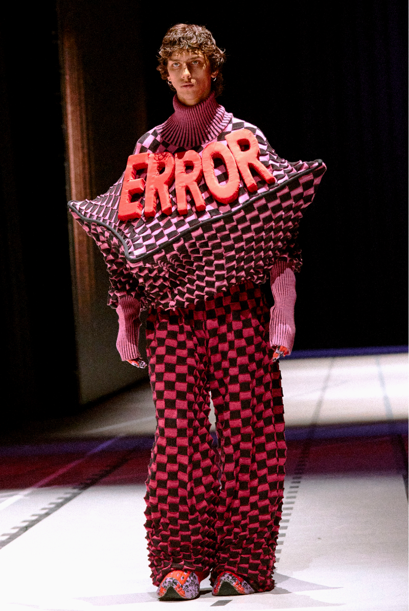 HANg, freeze, crash - video game and hardware glitches meet victorian fashion, portfolio item 2