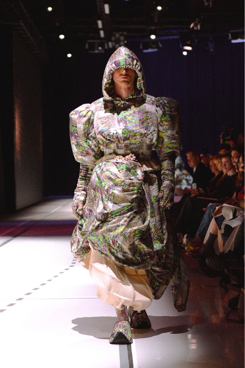 HANg, freeze, crash - video game and hardware glitches meet victorian fashion, portfolio item 3