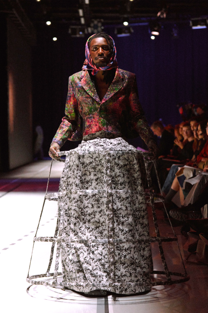 HANg, freeze, crash - video game and hardware glitches meet victorian fashion, portfolio item 4