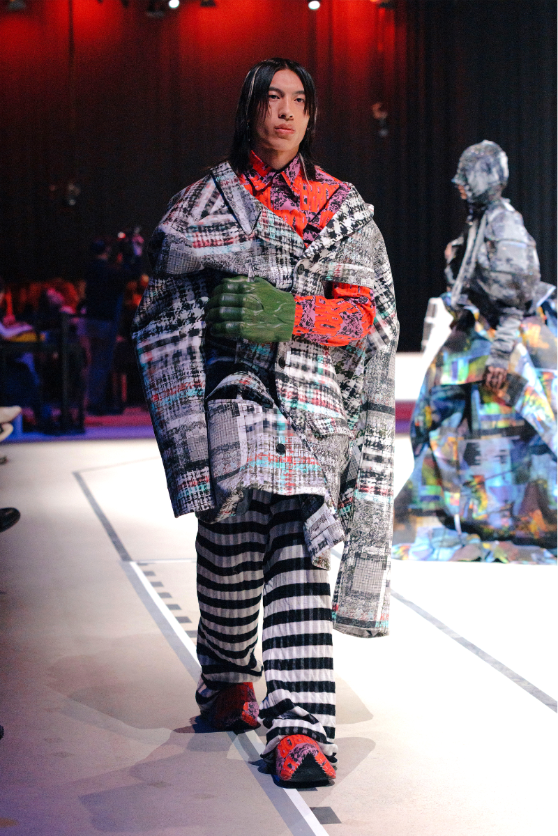 HANg, freeze, crash - video game and hardware glitches meet victorian fashion, portfolio item 5