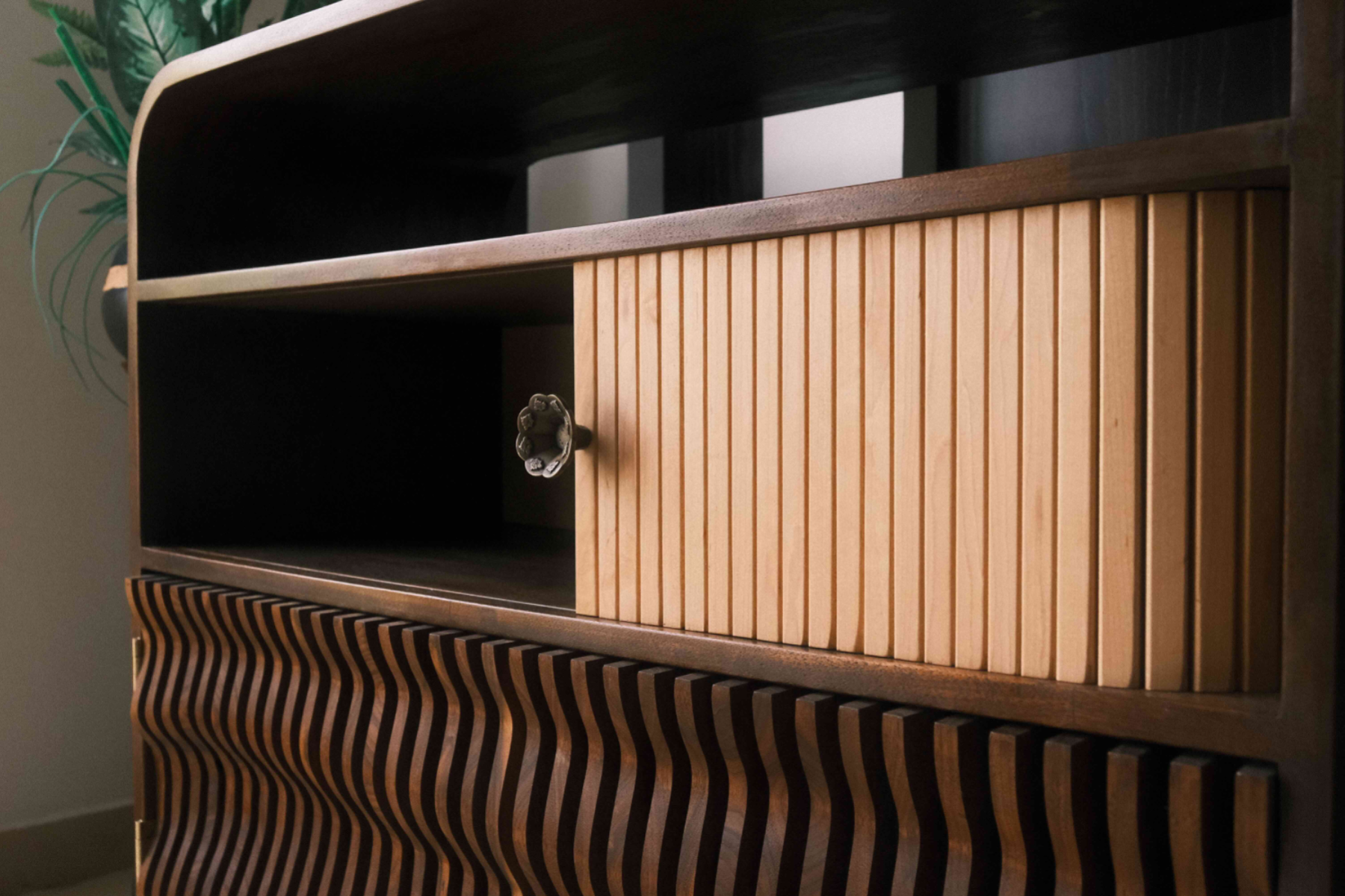 Juke - record player table, portfolio item 3