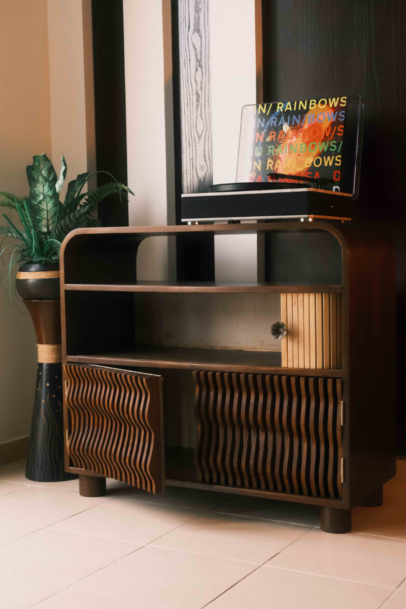 Juke - record player table, portfolio item 2