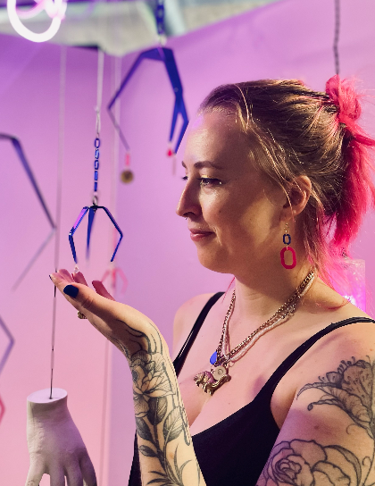 suzi-bratt ArtsThread Profile