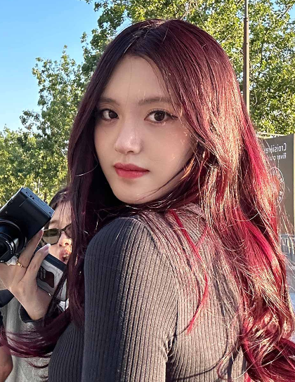 Yutong Lu ArtsThread Profile