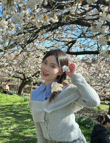 zhuoer-zhong ArtsThread Profile