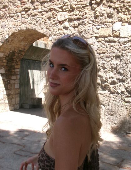 Eva Lippett ArtsThread Profile